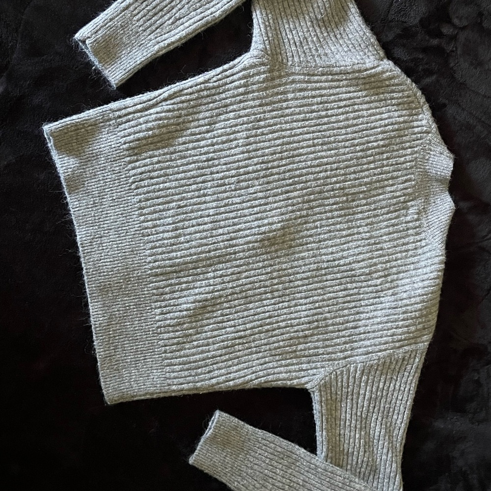 H&M Light Gray Ribbed Turtleneck Sweater
